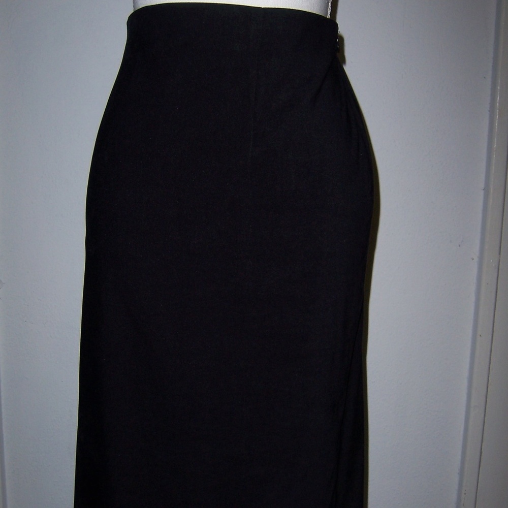 Womens Leslie Fay Sz 16  Black Suede Like Skirt
